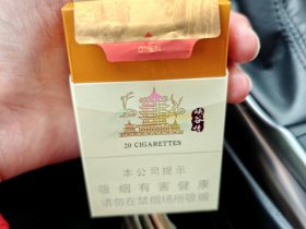 黄鹤楼(峡谷情新版)香烟价格表_黄鹤楼硬峡谷情保湿贴新版多少钱一盒5