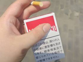 万宝路(红中醇日本免税版)香烟价格表_日本中醇红万,万宝路中醇日版多少钱一盒1