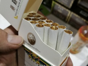 黄鹤楼(硬攀登)香烟价格表_多少钱一盒4