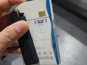 红金龙(硬蓝爱你)香烟价格表_多少钱一盒1