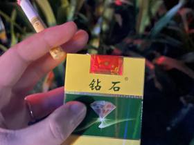 钻石(软绿)香烟价格表_多少钱一盒1