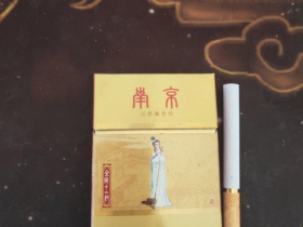 南京(84mm金陵十二钗)香烟价格表_南京金陵十二钗粗支(金钗)多少钱一盒1