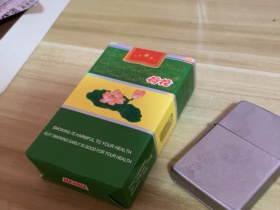 荷花(软出口)香烟价格表_多少钱一盒3