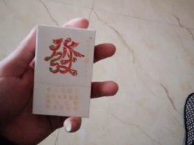 龙凤呈祥(硬道理)香烟价格表_多少钱一盒3